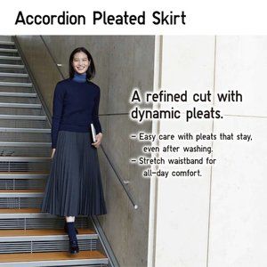Uniqlo Accordion Pleated Skirt in Black size M